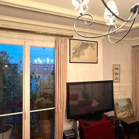 아파트 2 Bedrooms Chic 18th District