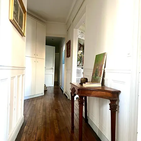 2 Bedrooms Chic 18th District *