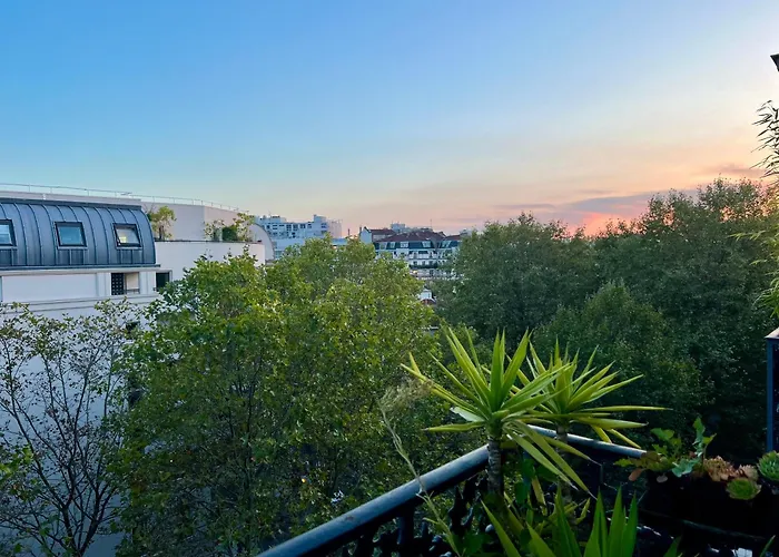 2 Bedrooms Chic 18th District *