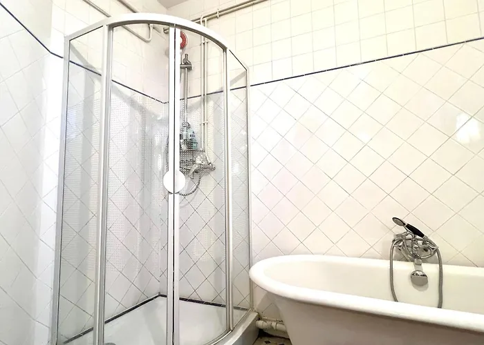 2 Bedrooms Chic 18th District * パリ