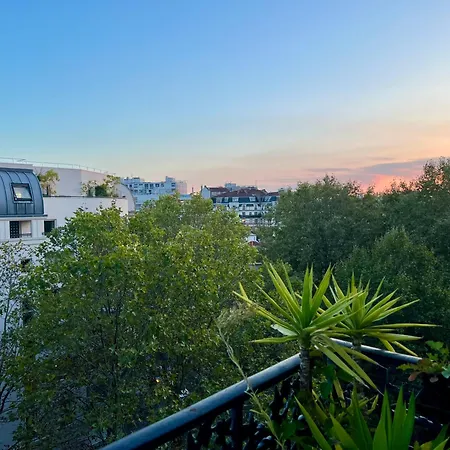 2 Bedrooms Chic 18th District *