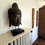 2 Bedrooms Chic 18th District