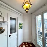 2 Bedrooms Chic 18th District