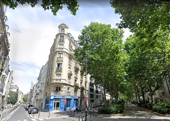 2 Bedrooms Chic 18th District Apartment Paris