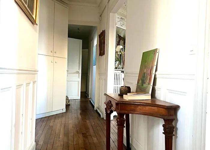 2 Bedrooms Chic 18th District *